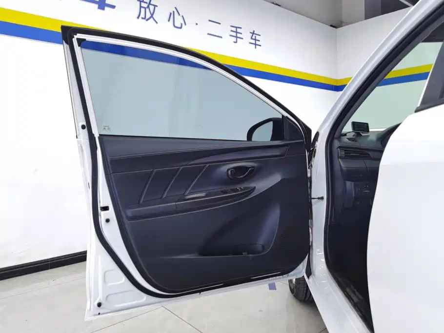 Toyota Yaris L — миниатюра 7