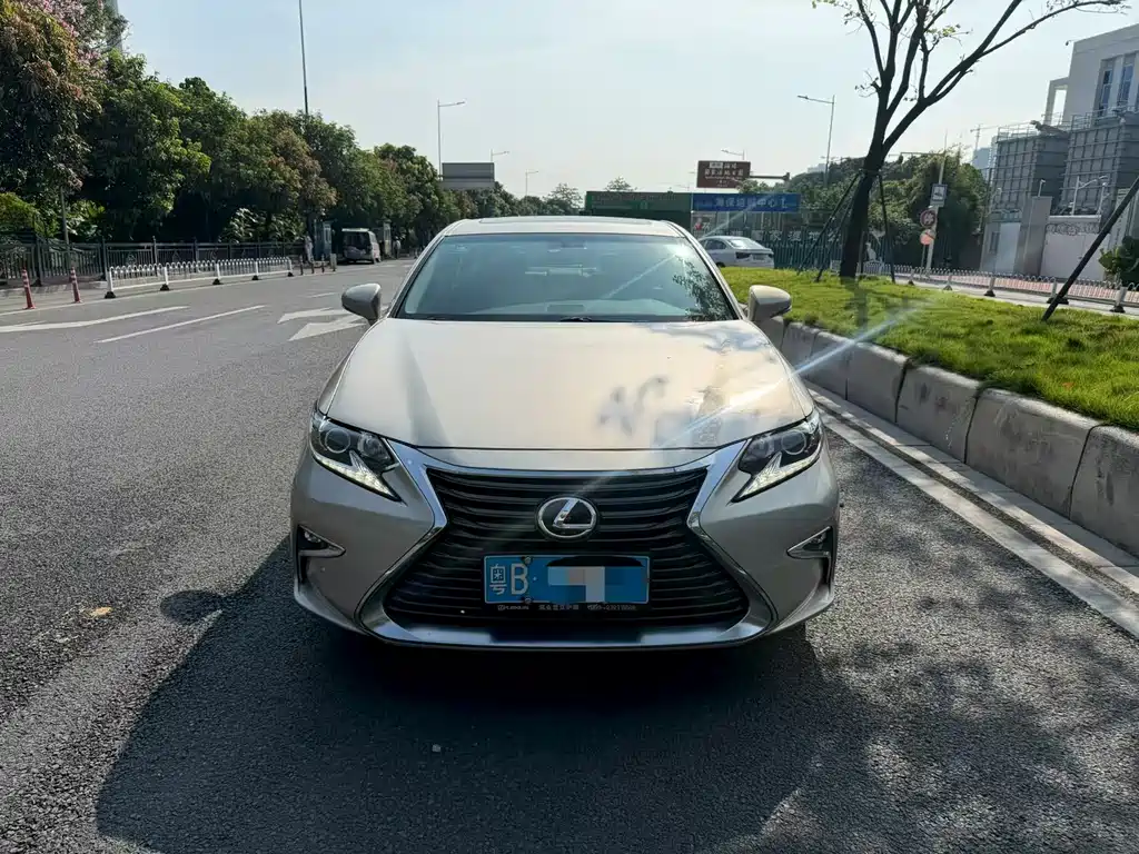 Lexus ES — миниатюра 2