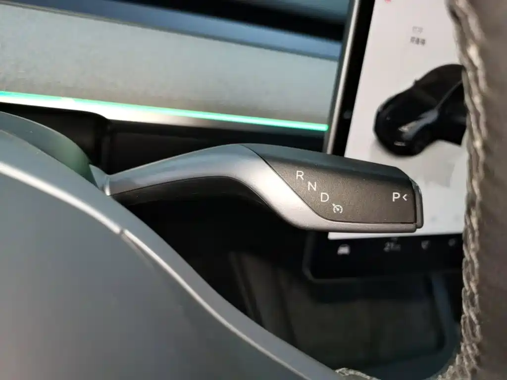 Tesla Model Y — миниатюра 14