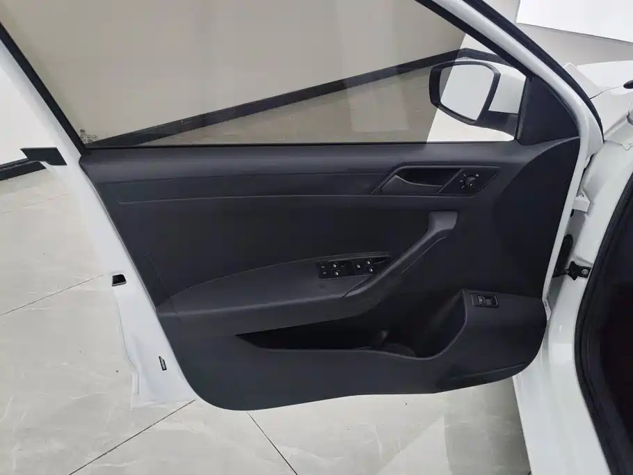 Volkswagen Jetta — миниатюра 7
