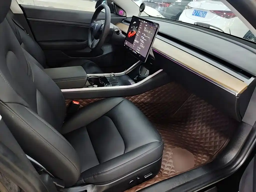 Tesla Model 3 — миниатюра 25