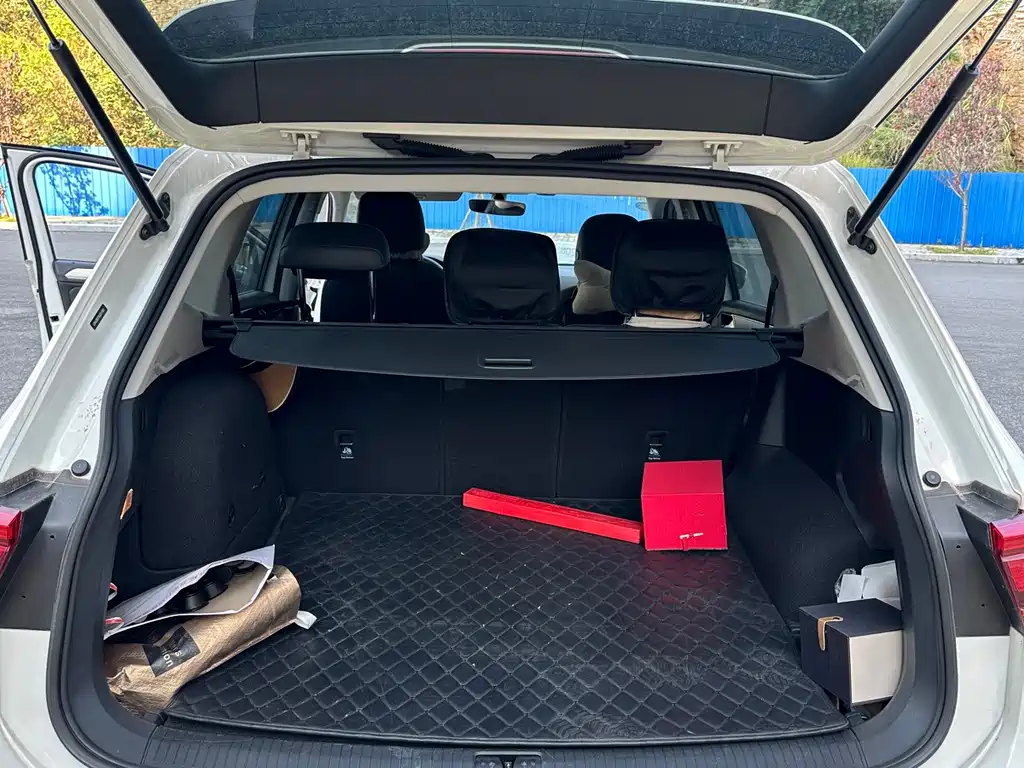 Volkswagen Tiguan L PHEV — миниатюра 12