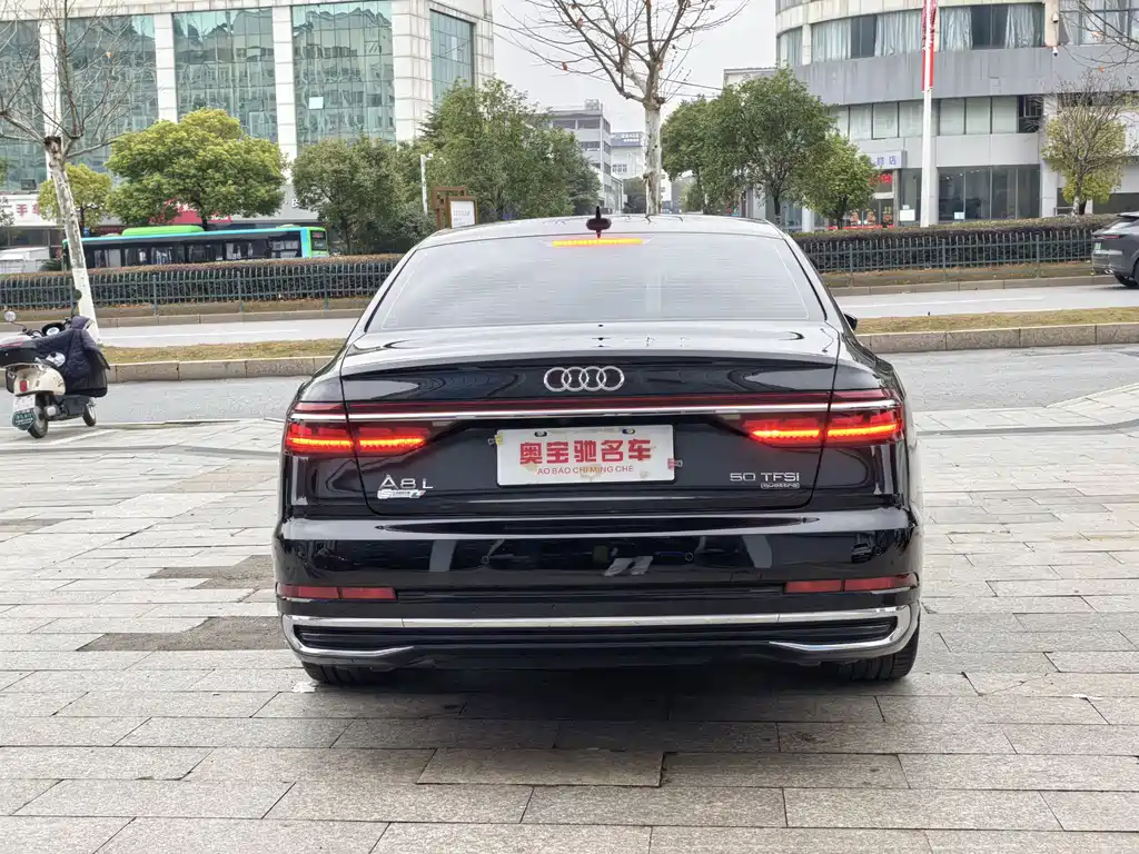 AUDI A8
