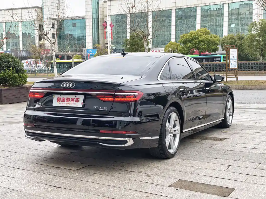 AUDI A8