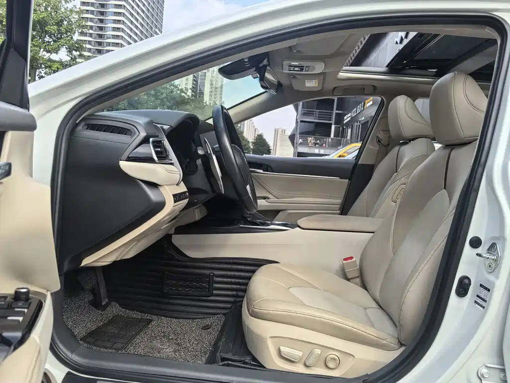 Toyota Camry — миниатюра 8