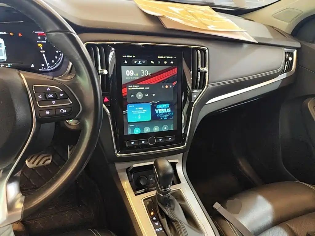Roewe RX5 — миниатюра 10