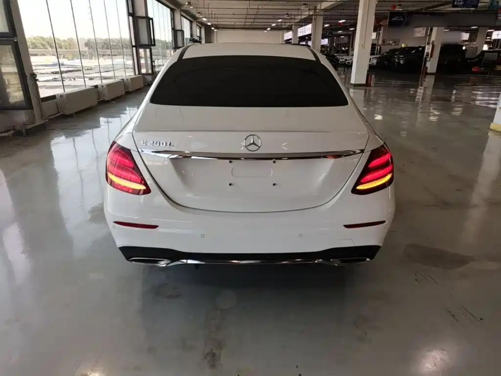 Mercedes-Benz E-Class — миниатюра 6
