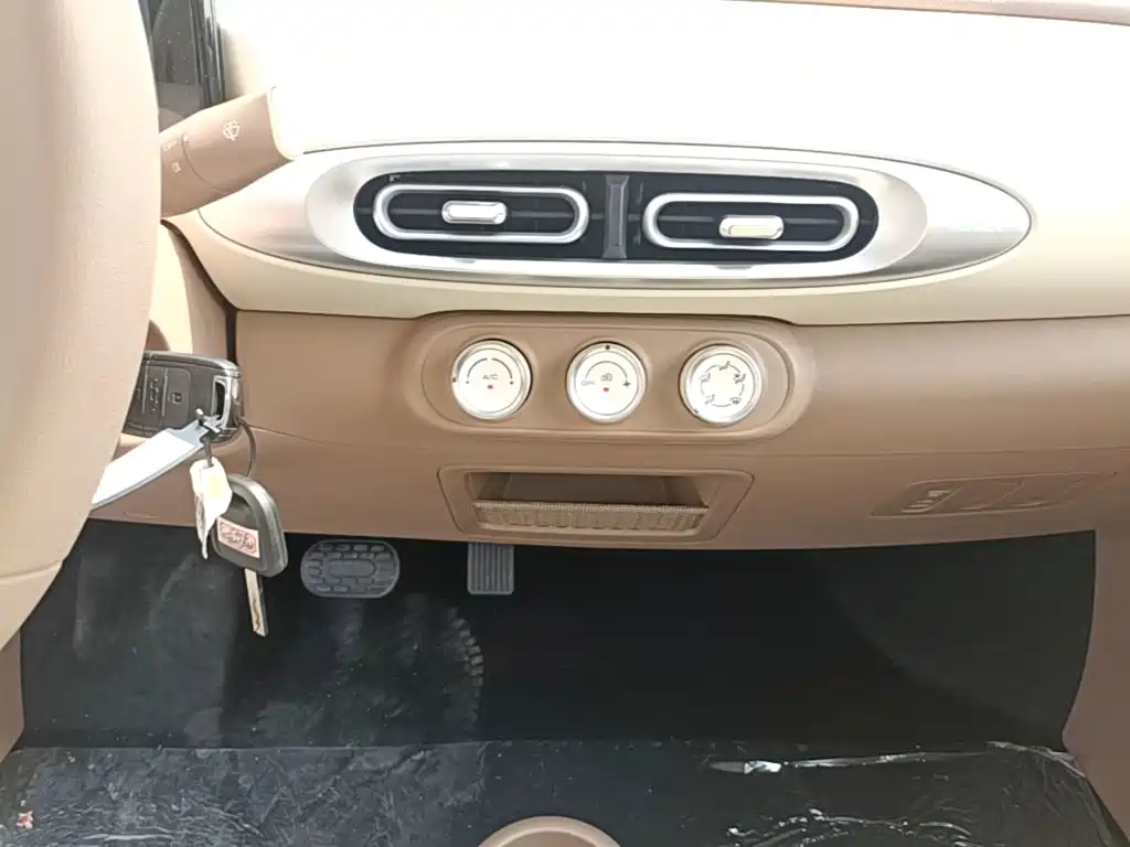 Wuling MINIEV — миниатюра 13
