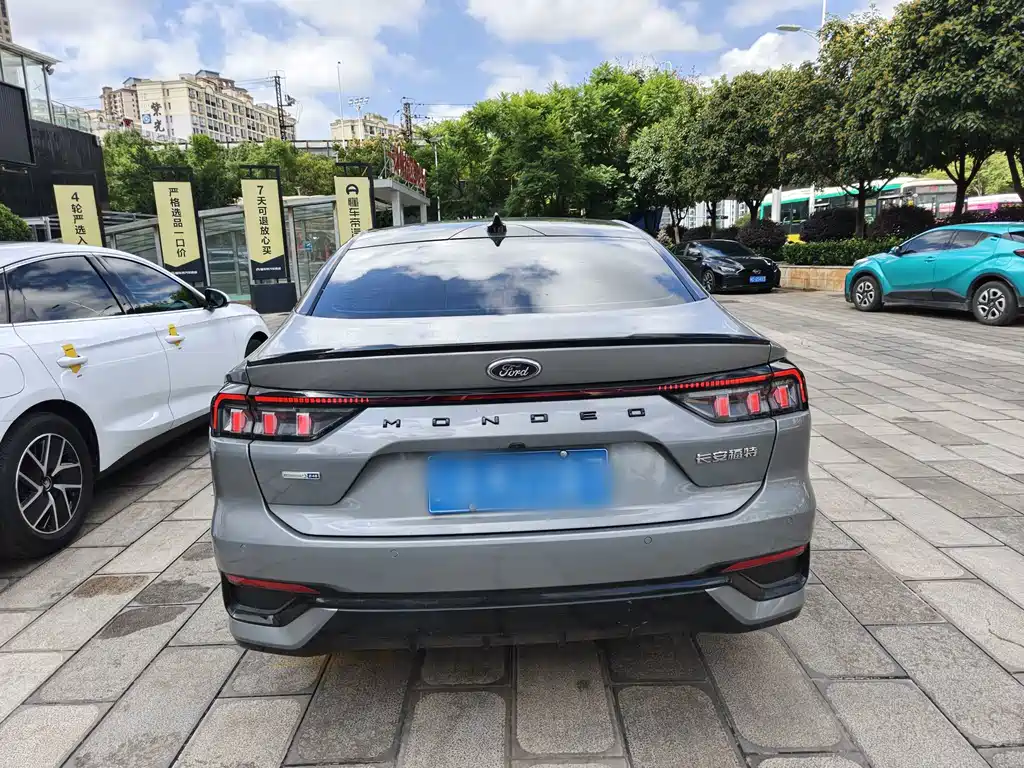 Ford Mondeo — миниатюра 8