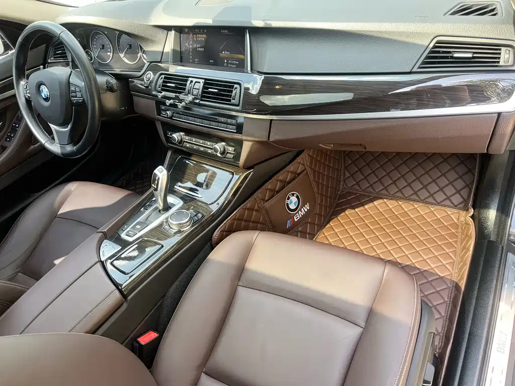 BMW 5 Series — миниатюра 10