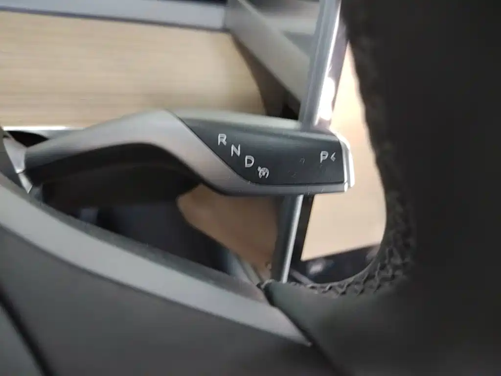 Tesla Model Y — миниатюра 14