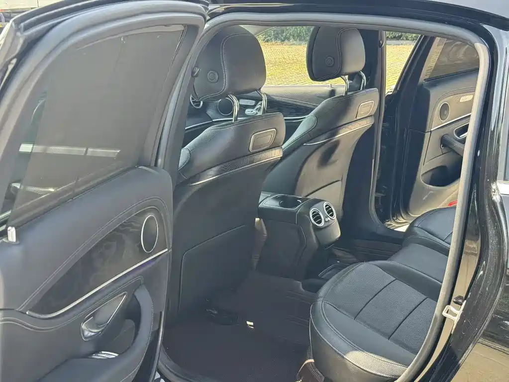 Mercedes-Benz E-Class — миниатюра 13