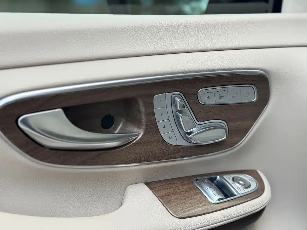 MERCEDES-BENZ V CLASS