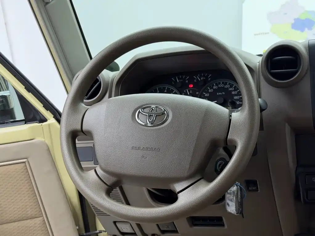 Toyota Land Cruiser — миниатюра 13