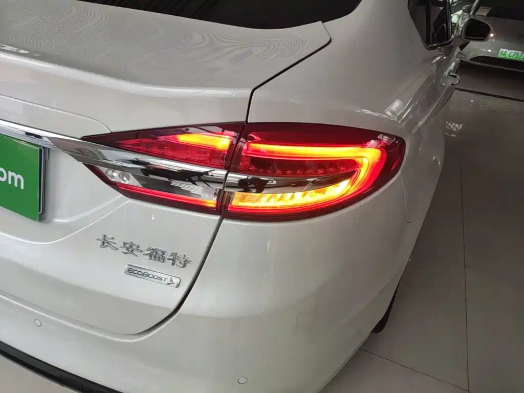 Ford Mondeo — миниатюра 8