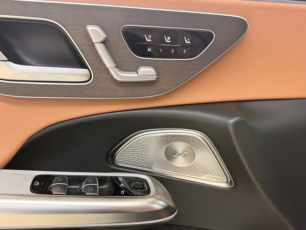 Mercedes-Benz E-Class — миниатюра 8