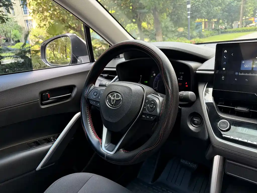 Toyota Frontlander — миниатюра 10