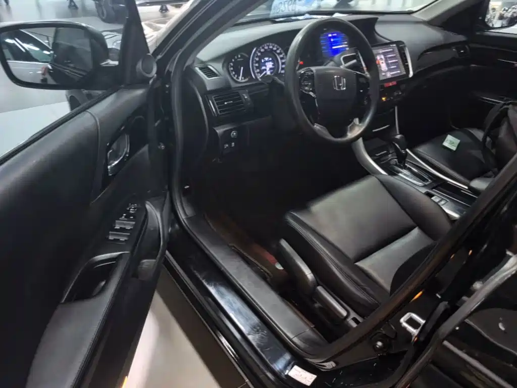 Honda Accord — миниатюра 16