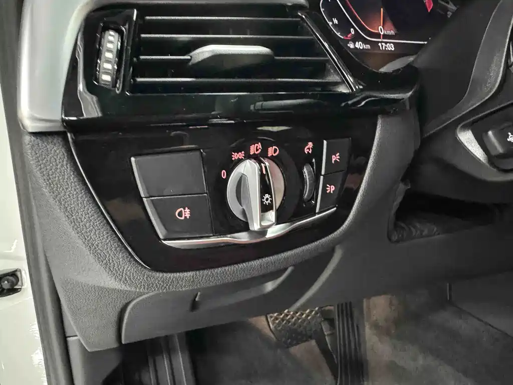 BMW 5 Series — миниатюра 13