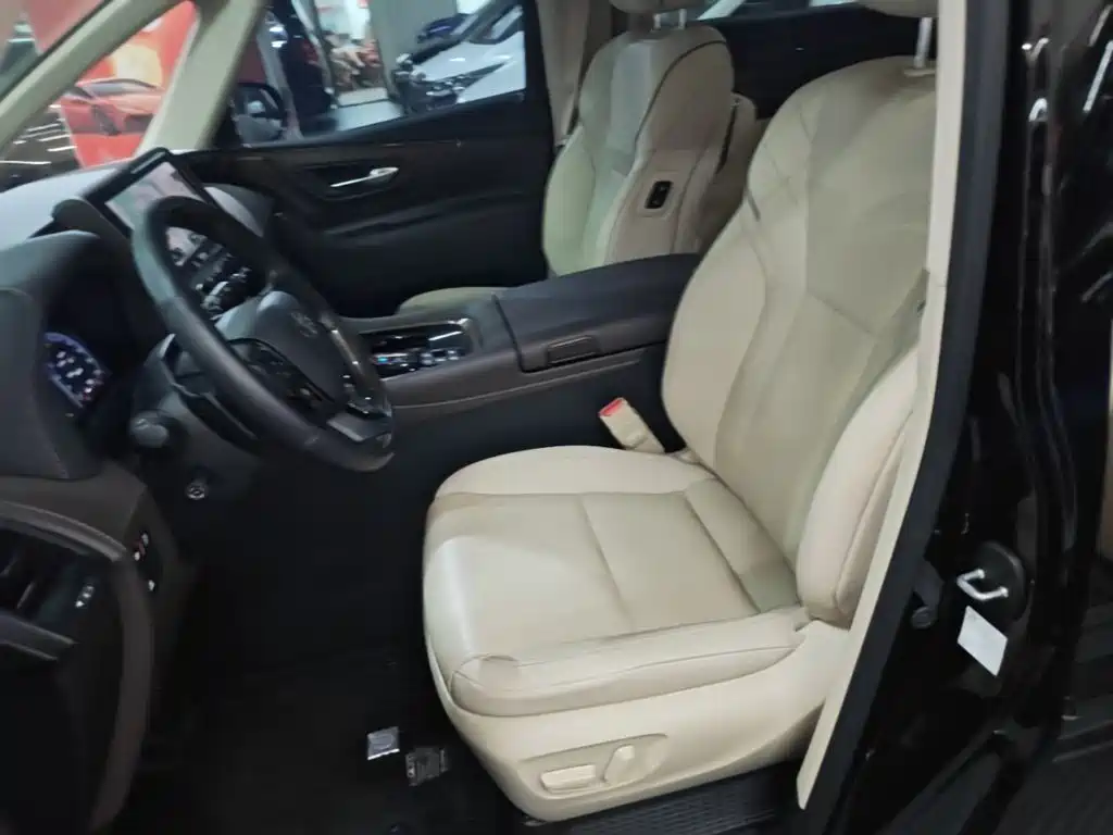 Toyota Alphard — миниатюра 15