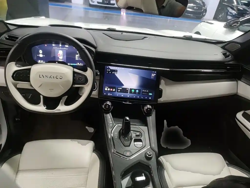 Lynk & Co 01 EM-P — миниатюра 10