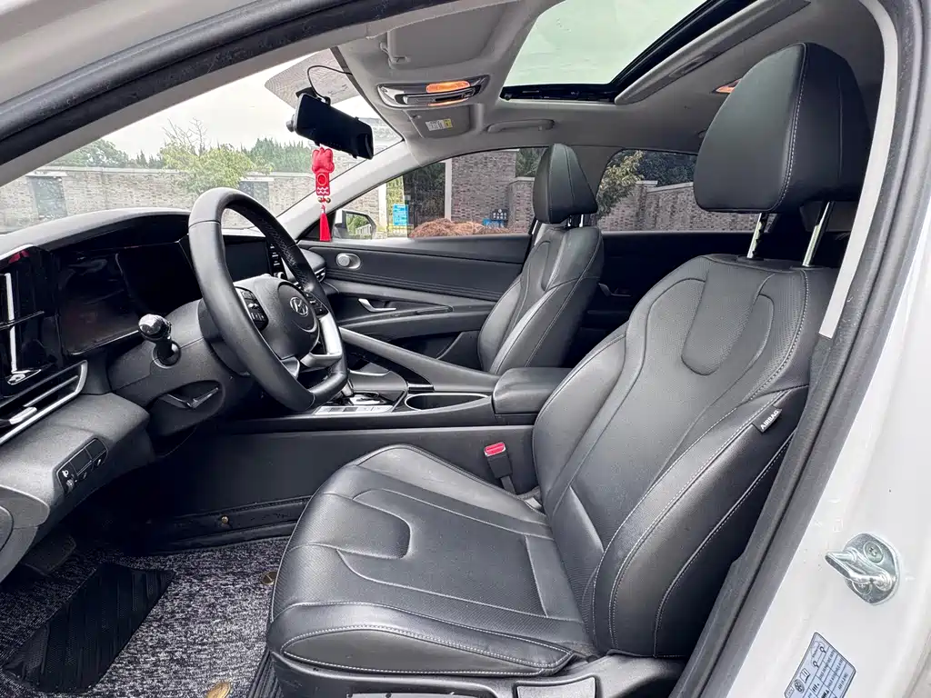 Hyundai Elantra — миниатюра 11