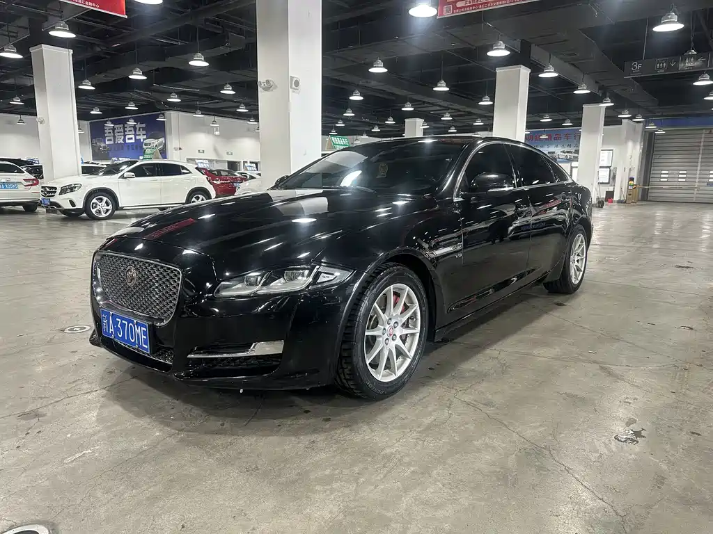 JAGUAR XJ