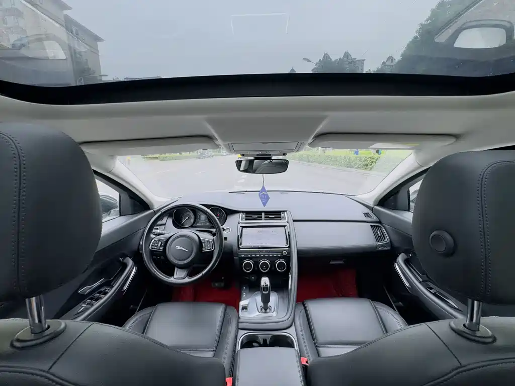 Jaguar E-PACE — миниатюра 4