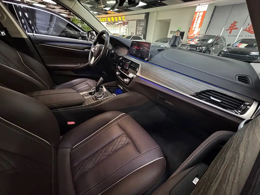 BMW 5 Series — миниатюра 10