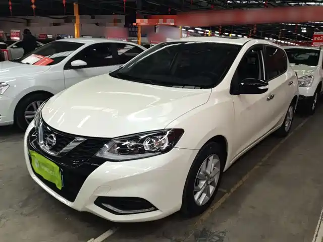 NISSAN TIIDA