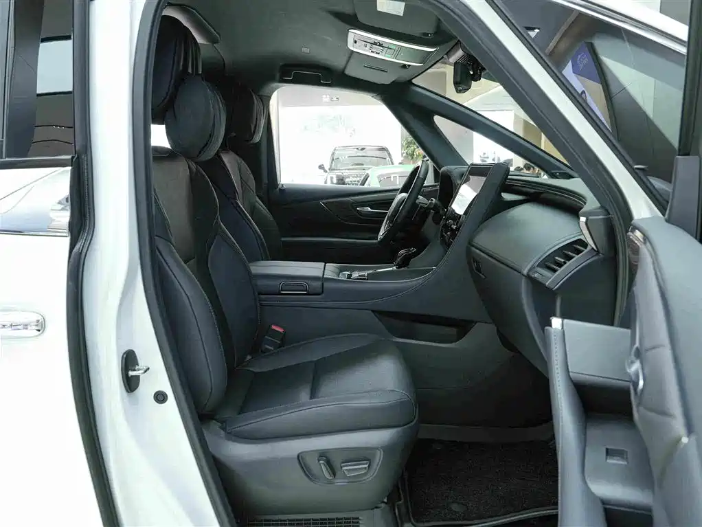 Toyota Alphard — миниатюра 12