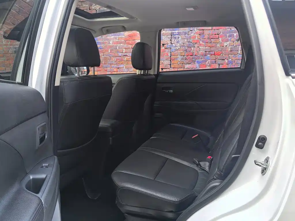 Mitsubishi Outlander — миниатюра 11