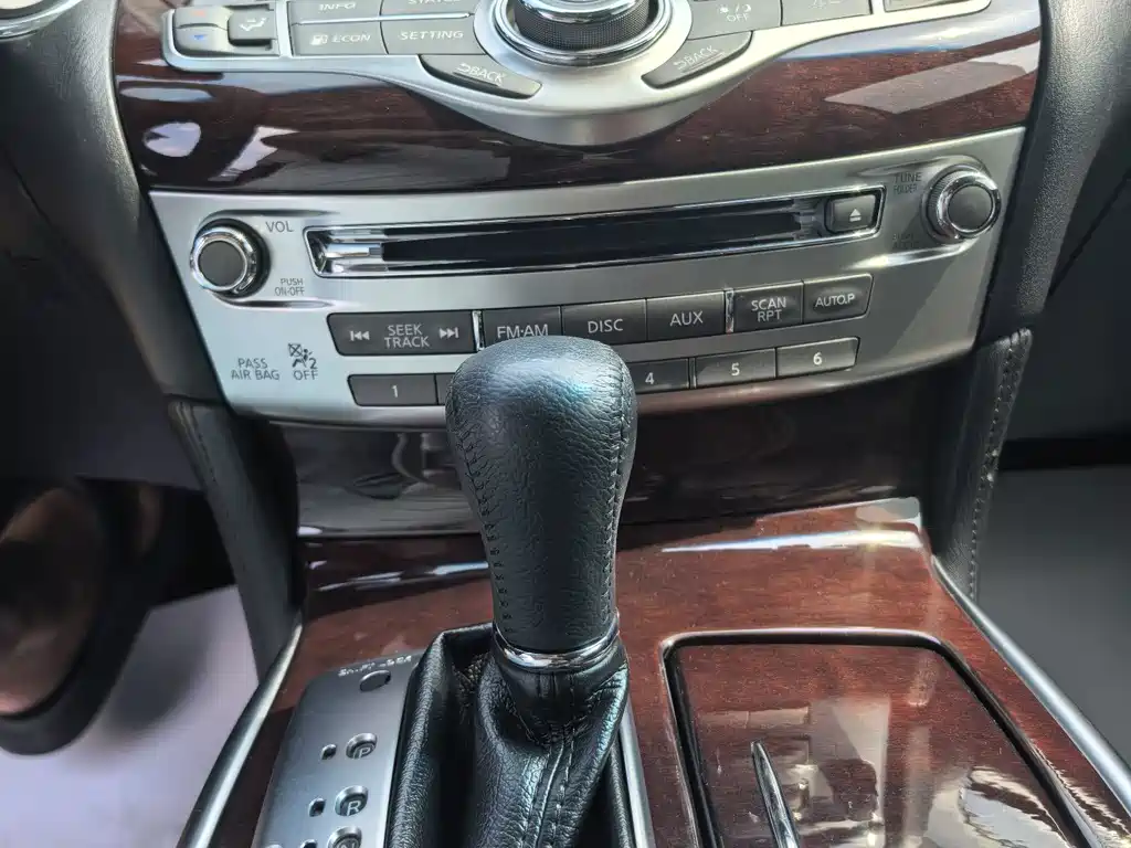 Infiniti Q70 — миниатюра 10