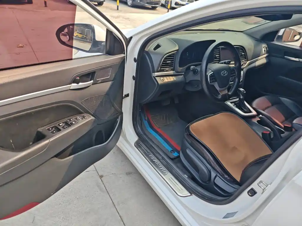 Hyundai Elantra — миниатюра 16