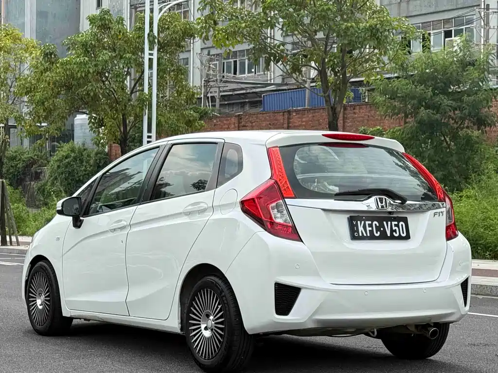 Honda Fit — миниатюра 15