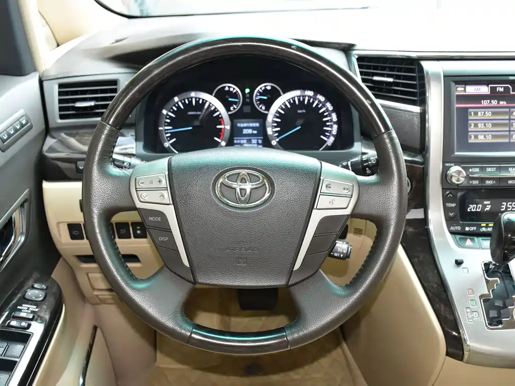 Toyota Alphard — миниатюра 12