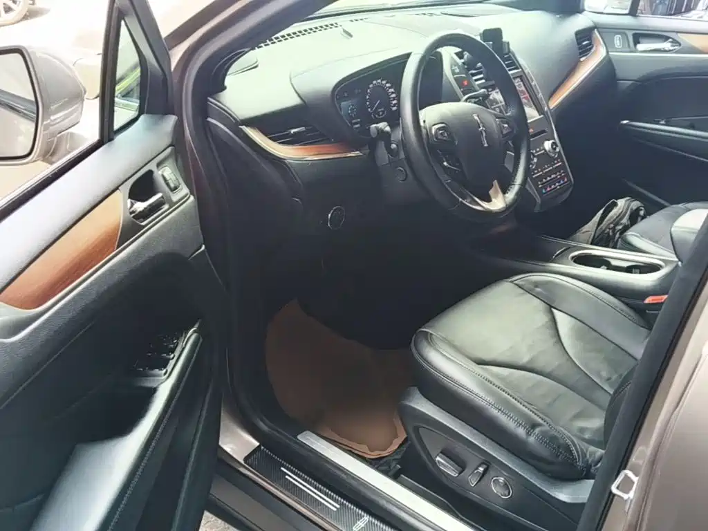 Lincoln MKC — миниатюра 16
