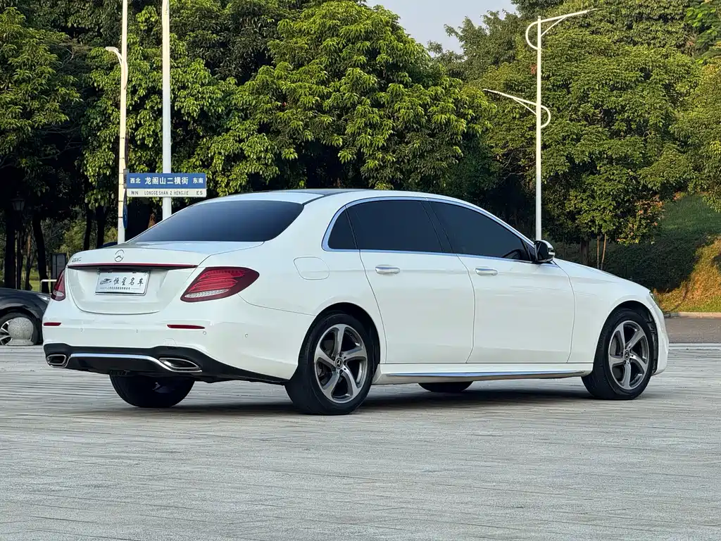 Mercedes-Benz E-Class — миниатюра 10