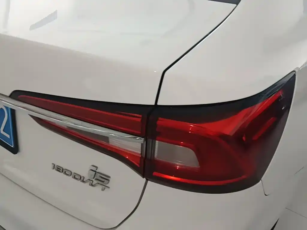 Roewe i5 — миниатюра 8