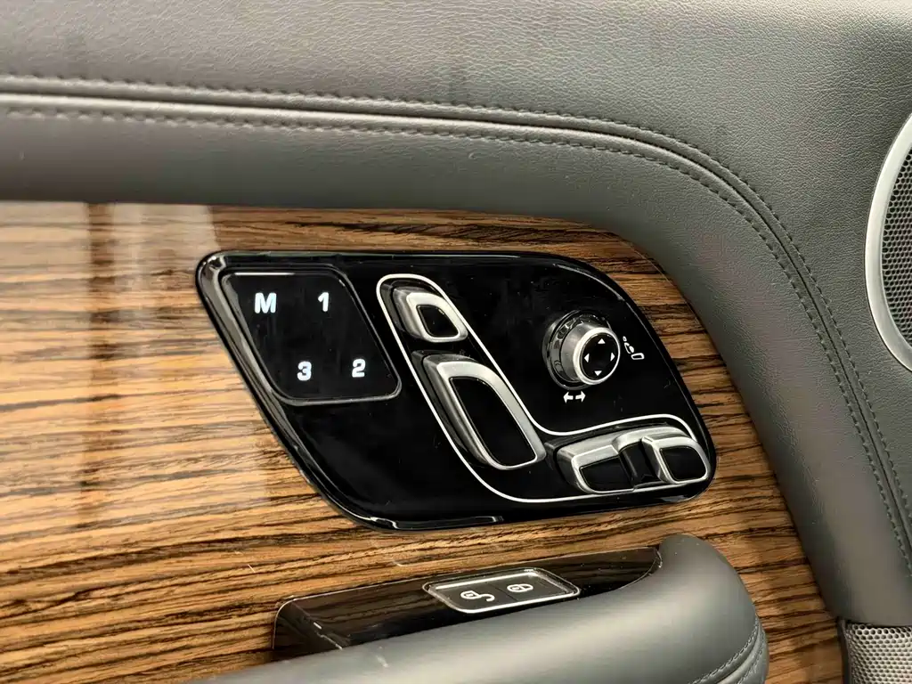 Land Rover Range Rover — миниатюра 13