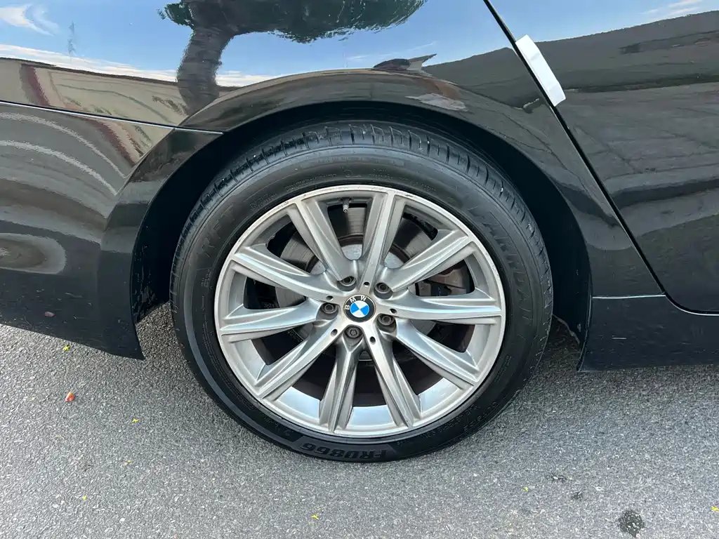 BMW 5 Series — миниатюра 17