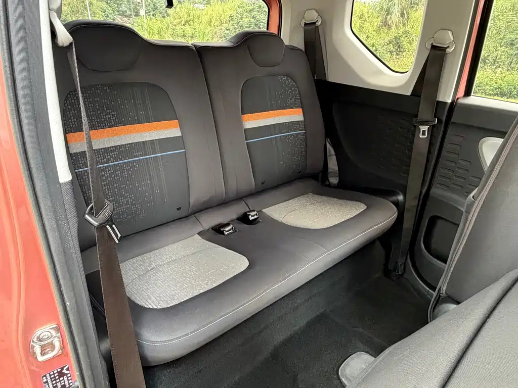 Wuling MINIEV — миниатюра 9