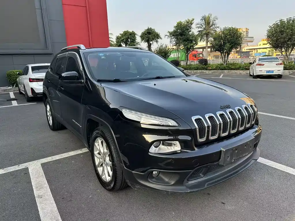 Jeep Cherokee — миниатюра 3