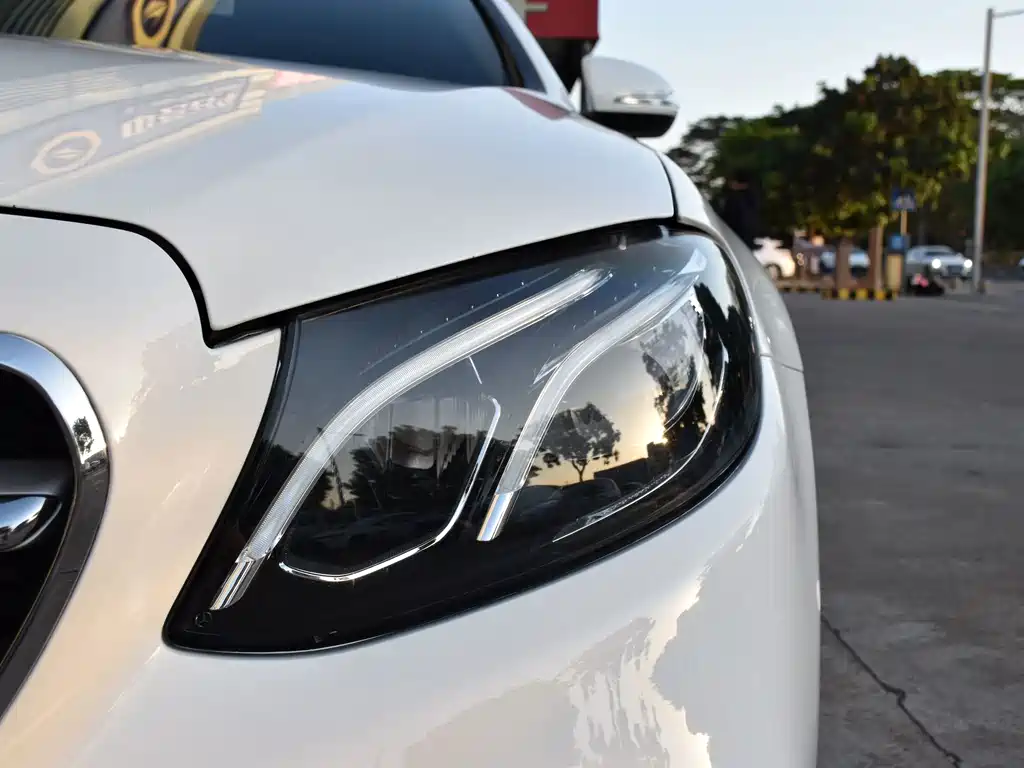 Mercedes-Benz E-Class — миниатюра 16