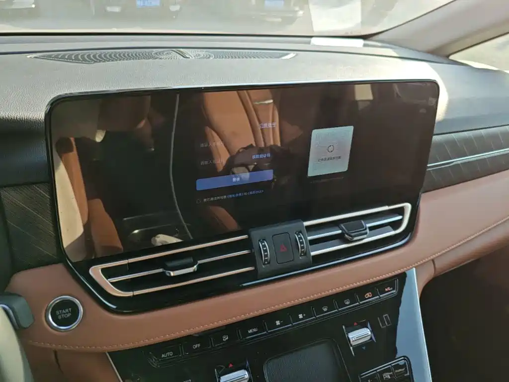 Hongqi Hongqi HQ9 PHEV — миниатюра 13