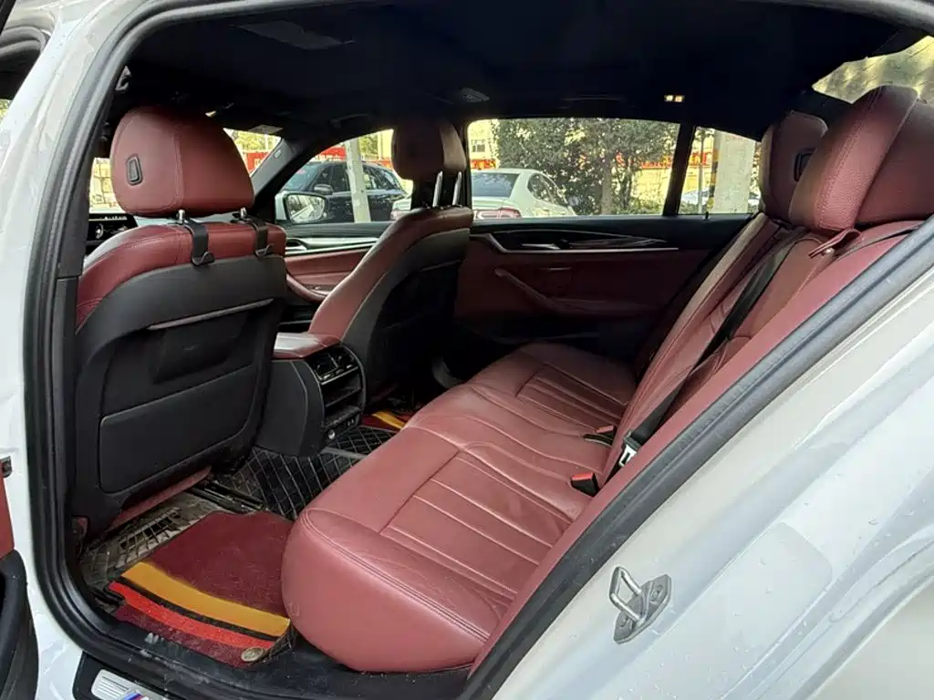 BMW 5 Series — миниатюра 11