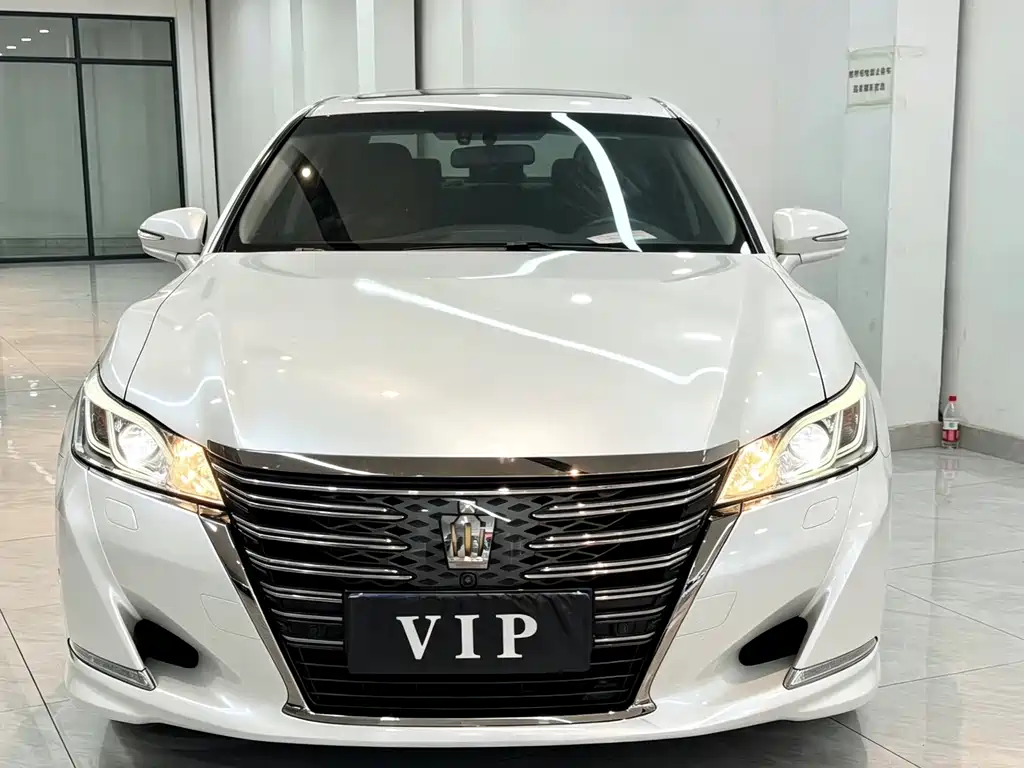 Toyota Crown — миниатюра 2