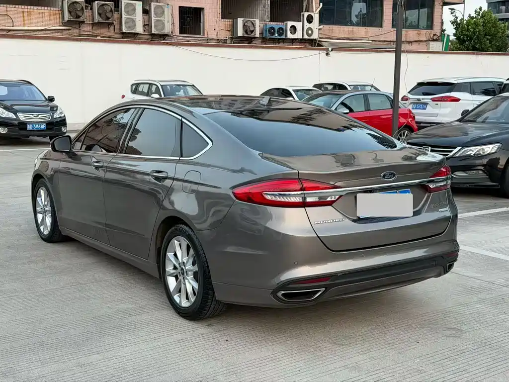 Ford Mondeo — миниатюра 7