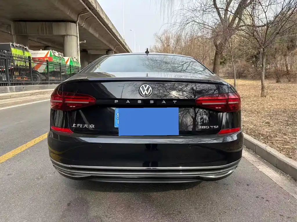 VOLKSWAGEN PASSAT