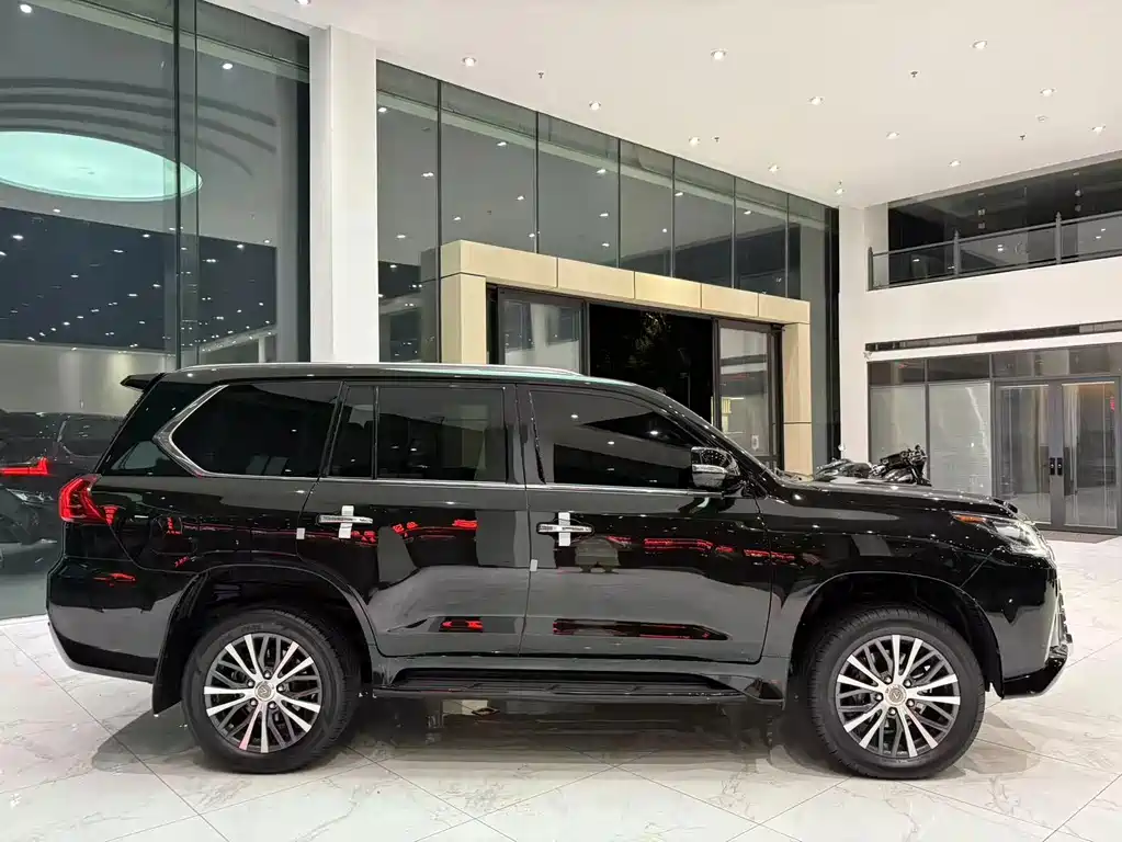 Lexus LX 570 Dynamic Luxury Edition, фото 5
